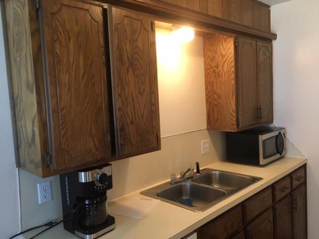 Fully Furnished Two Bedroom Apartment Lawton Exterior foto